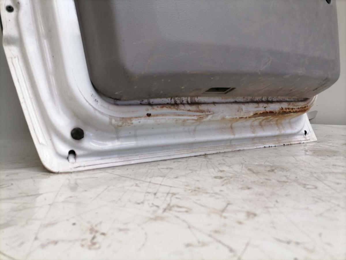 Mercedes Sprinter 906 original T&uuml;r vorn links Wei&szlig; Rohbau Bj.2010